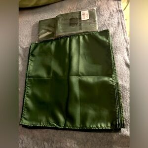 Hunter Green 18”x 18” Washable Polyester Napkins set